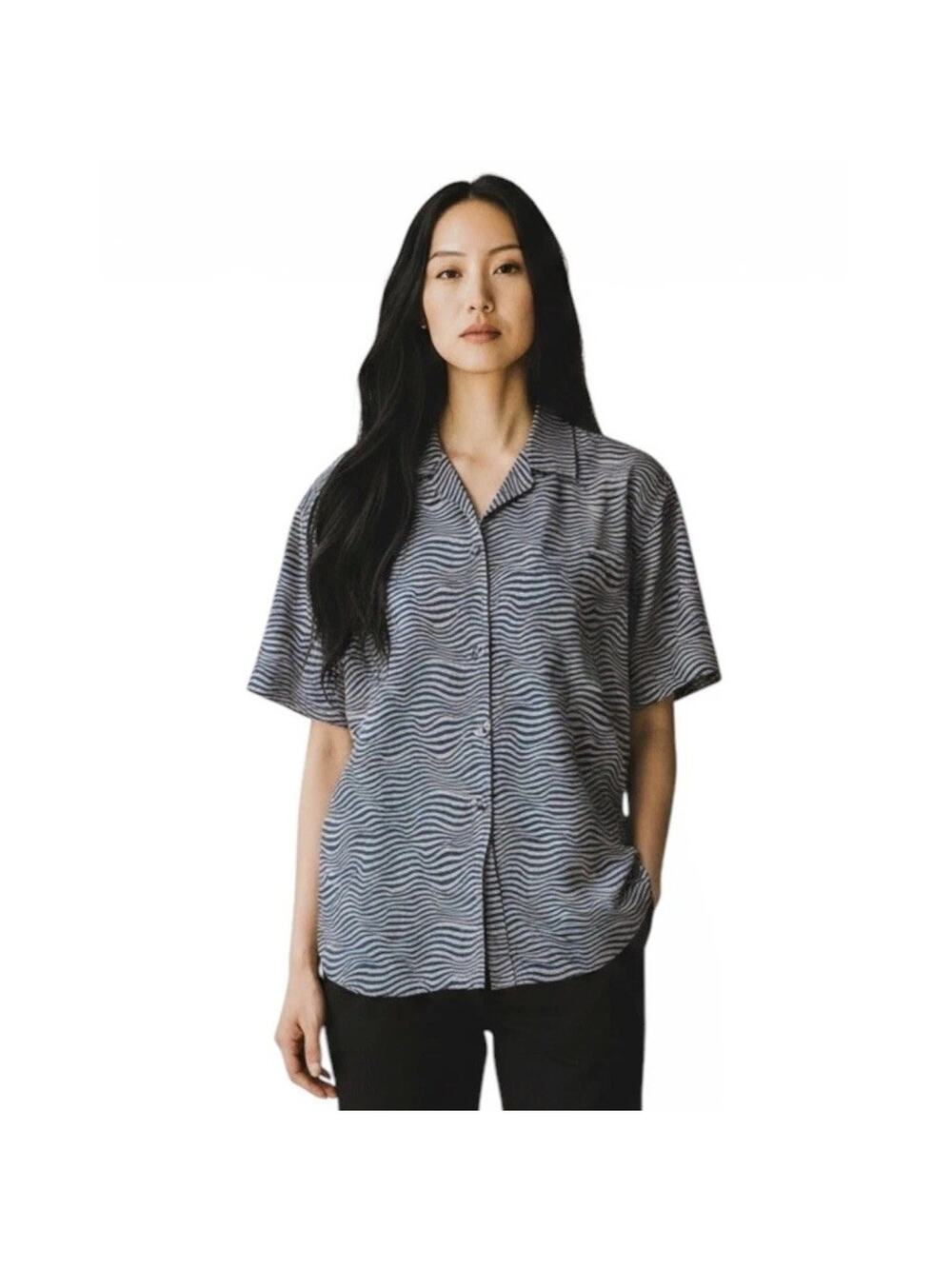 Wildfang The Empower Short Sleeve Button Up Shirt Purple Wavy Print Large NWT